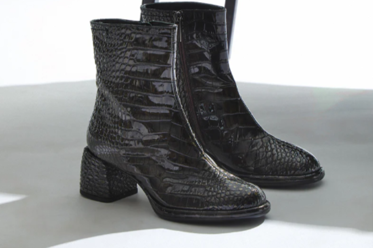 Regala estilo y emociones con zapatos Pons Quintana: descubre el obsequio perfecto para ella