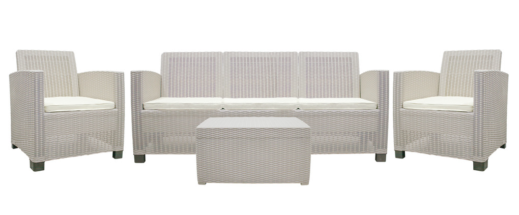 Muebles de plástico: opción económica para renovar tu casa en Panamá