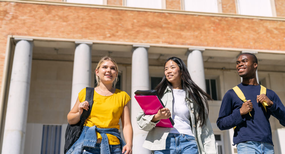 Oportunidades científicas en Panamá: guía para estudiar Biotecnología en la Universidad Latina