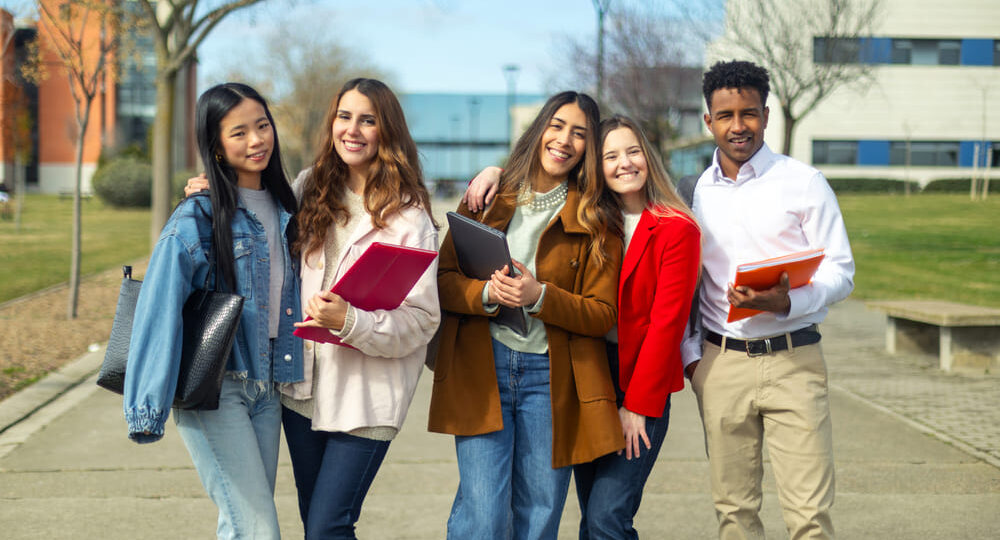 Formación educativa con impacto social: estudia Educación en la Universidad Latina
